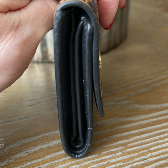 EUC Coach lessors crossbody bag with wallet. - Picture 11 of 14